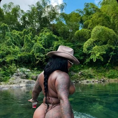 Prettystacks305's profile picture. BOS ✈️ JA🇯🇲 // ☀️♒️ /IG: @ PrettyStacks876   #RIPDADDY💔🕊       Kingston Badnesss😤