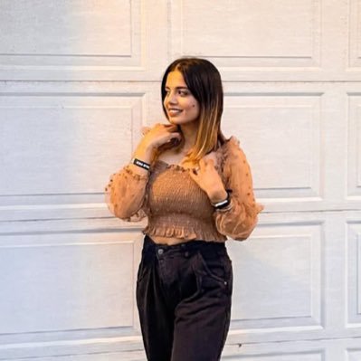 Linds1836586's profile picture. I living my best life 🧬 and also calculating memory's