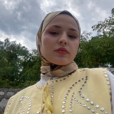 Eesradeniz1's profile picture. 1+1≠2     1+1=11