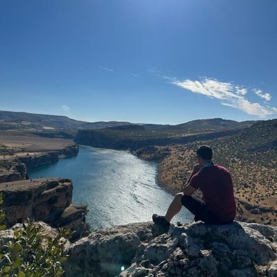 Ali357021's profile picture. 🍃Baharı kaçırdık diye bir daha bahar gelmez mi sanıyorsun.🌱