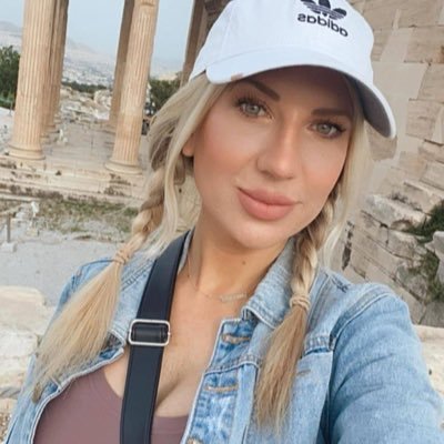 young_erika02's profile picture. 🌈🌈