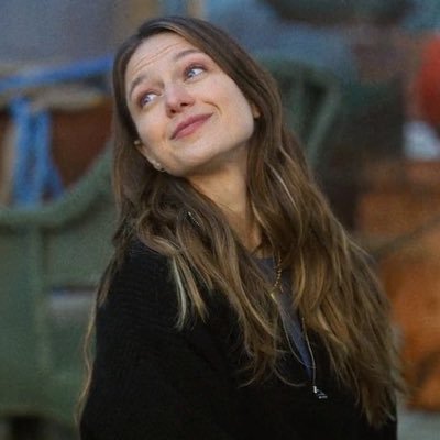 kdanversgf's profile picture. eu e kara danvers admirando lena luthor