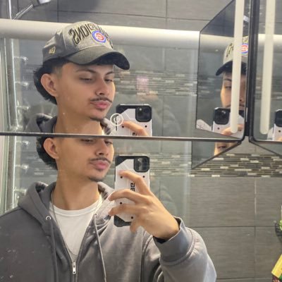 chicagochris28's profile picture. Bears, cubs, bulls fan