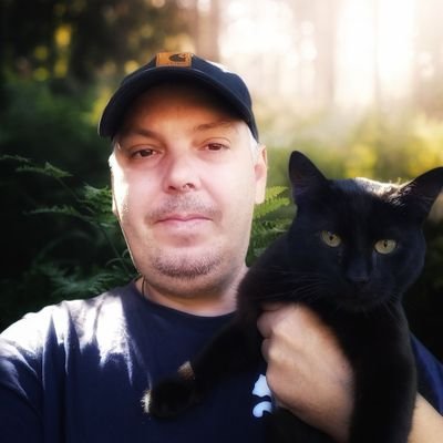 Dima_and_Vaska's profile picture. Дмитрий — программист, который любит превращать идеи в работающий код и создавать проекты, приносящие пользу людям.
