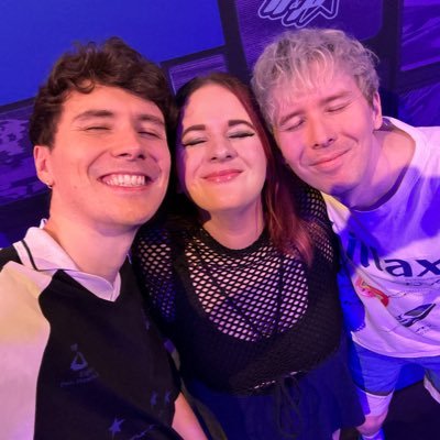 powerschlumpfi's profile picture. she/her • Ⓥ • busy embracing the void • there’s still some spark in us yet. • 🔞