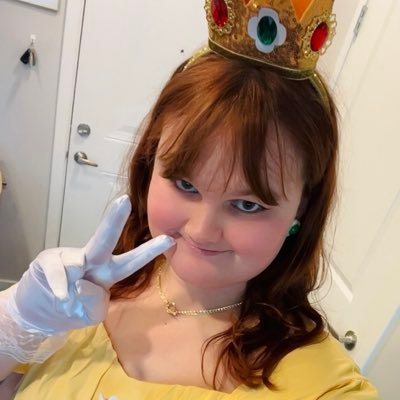 iamgwenough's profile picture. ✨princess of @razzlemedia✨