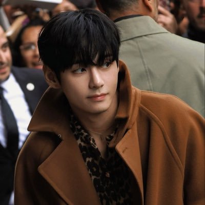 vintie_'s profile picture. it feels like emptiness between heavy smell of life and silk touch of death - me