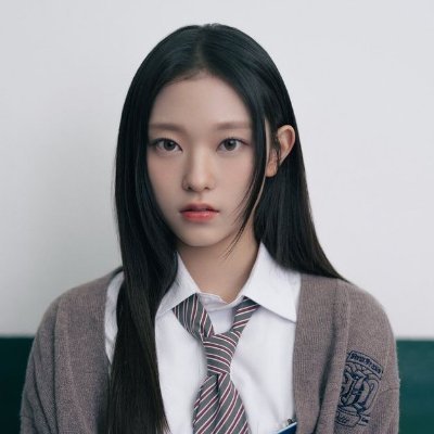 larapateta's profile picture. 