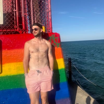 lakeshoreload's profile picture. vers, hung, and horny. NSFW.