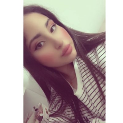 esmaqunerr's profile picture. 