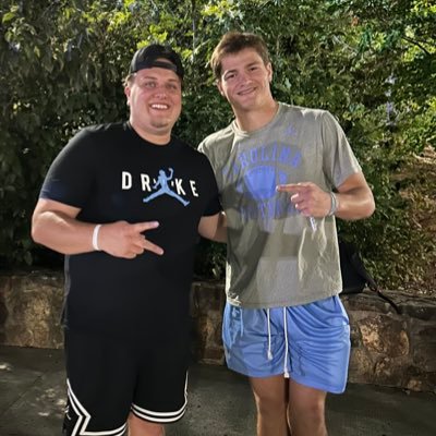 Hunter_Oakley's profile picture. 99.9% of my tweets are jokes so don’t get butthurt • UNC • Carolina Hurricanes • New England Patriots  • Charlotte Hornets • Boston Red Sox