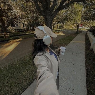 YourEva29's profile picture. 