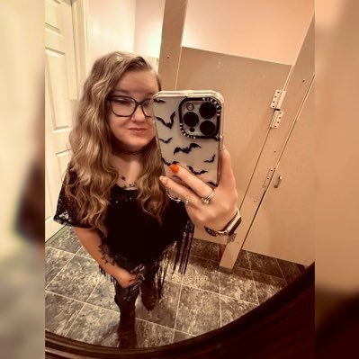_liamsmama's profile picture. Liams mama| Positive vibes| black cats|halloween| iced coffees 🖤✨Go Bills❤️💙🏈|bad ass milf🫶🏻 LG(B)TQ+ 🏳️‍🌈 ||Weight loss Journey||