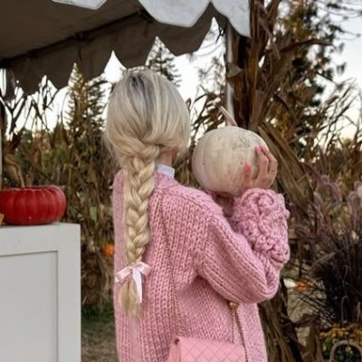 jelliclownz's profile picture. 🕊 21y/o queer clownthing engaged to @hematocorvid, go talk to my husband 💕 • they/it/clown/he • disabled, white-passing 🕊 3dtwt