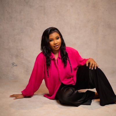 Lisabeth___O's profile picture. Tech girl by choice, Linguist by Degree. Digital strategist By Results Brand strategist by Career A mixologist by Passion And Alot more…… BOOK ME ⏬