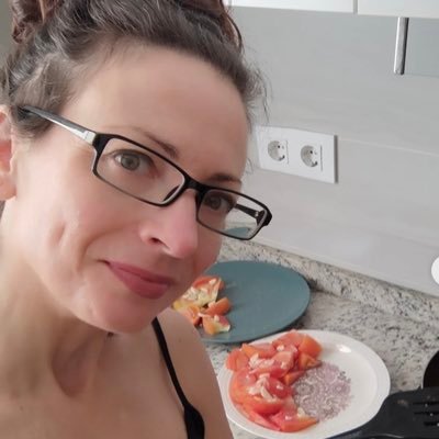 sari1595600's profile picture. Single, curious, and ready to mingle. Let's skip the small talk and go straight to something fun 🤩