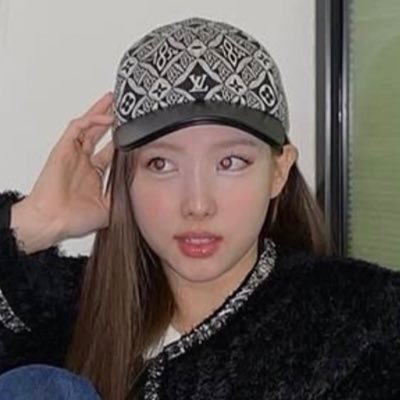 akabadgyaI's profile picture. amo el internet pero me esta consumiendo