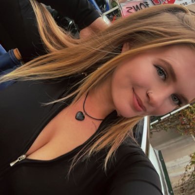 staytrippybbyy's profile picture. ✨ stoner chick✨ ALL LINKS TO SOCIALS IN BIO!💚🍃💨New England🌲 🌶(OF in link!!)