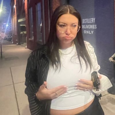 ZoeNoelle1's profile picture. Insta @zoenoelle1