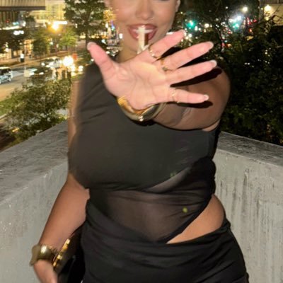 thesydalexandra's profile picture. i’m here to tweet nonsense ✨