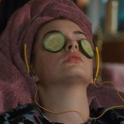 borderlignes's profile picture. Fragile et éphémère.
S’épanouit vite, brûle intensément, se fane d’un coup, mais survit aux terres les plus arides.
Noyée dans une fatigue profonde, infinie.