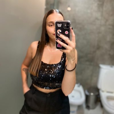 victoria_oggero's profile picture. 𝘾𝙚𝙧𝙖𝙩𝙞, 𝙚𝙡 𝙘𝙖𝙛𝙚́ 𝙮 𝙡𝙤𝙨 𝙖𝙩𝙖𝙧𝙙𝙚𝙘𝙚𝙧𝙚𝙨🤍
•🐱❤️‍🩹•