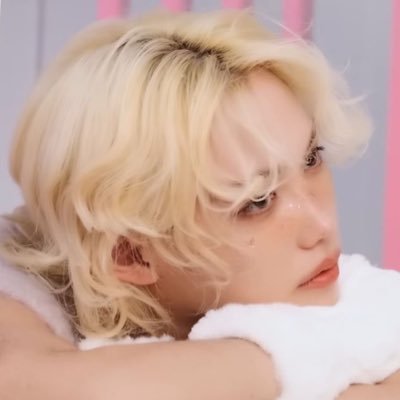 rosa_femme's profile picture. i love pink, fashion, environmental education and all of the animals in the universe 🍓🌷✨| afrolatina femme lesbian 🌈