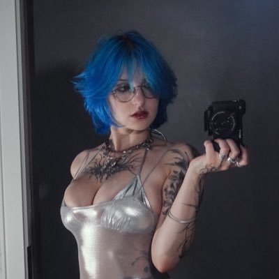 lyracrow's profile picture. full-time chloe price rip off | @lyracr0w0 main