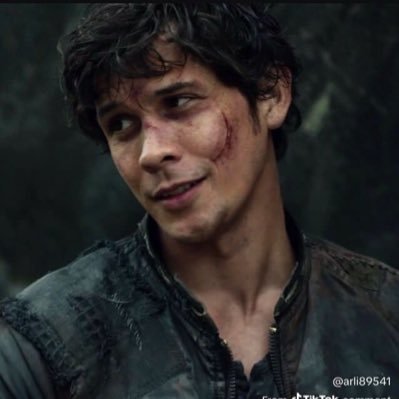 heartsocold's profile picture. #MERTHUR: I had the time of my life fighting dragons with you 🖤