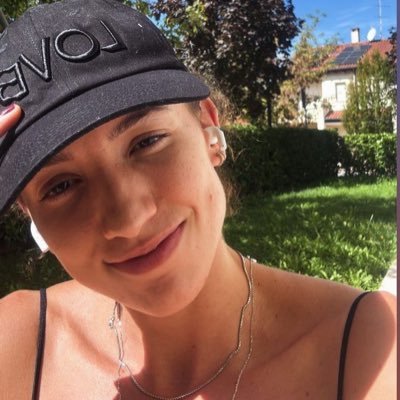 jhsluvie's profile picture. there you are. i've been looking for you. • volei, livros e bts