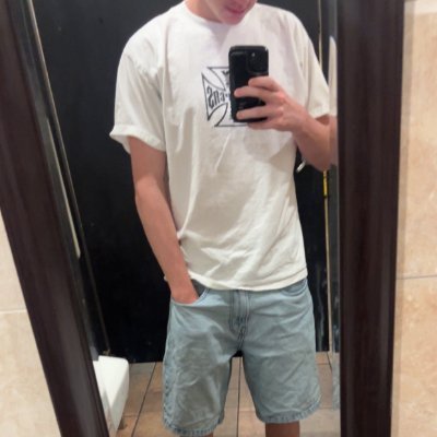 SimonMaste47163's profile picture. trying meme coin