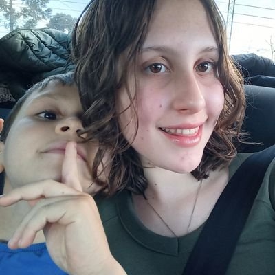 flaviaxys's profile picture. 🙇🏻‍♀️