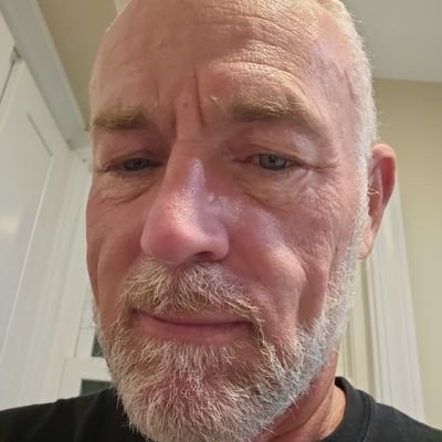 RobertS26862145's profile picture. Flinging poo at X like an mad monkey
