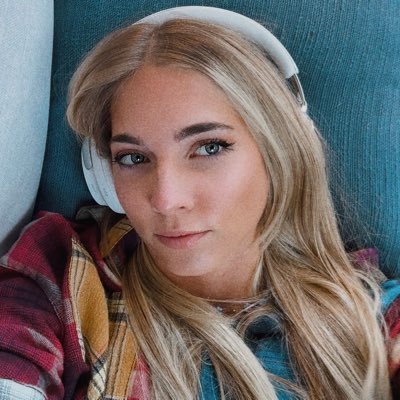 lizzarddlyy's profile picture. do you know gods of death love apples? • boston • team valor/lvl 50 • uber rating: 4.94 •