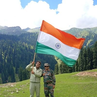 MuienRaja's profile picture. Vocalist🎤
Guitarist 🎸
Proud Indian 🇮🇳
Truly Arijitian ❤️