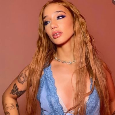 frikilidad's profile picture. ꪆৎ , ˓ 𝗔́𝗻𝗴𝗲𝗹𝗮 ˒ 𝒪range 𝗯𝘂𝘁𝘁𝗲𝗿𝗳𝗹𝘆. — ❛ Actriz y cantante argentina (Inspirada por Ariana Grande) • Viviendo el sueño de hacer un disco.