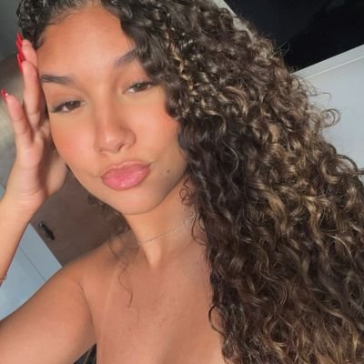 esterlionata's profile picture. 