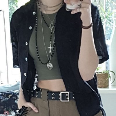 TheDemonOfZaun's profile picture. 22y/o, he/they, full-time student at the University of Zaun, may or may not be a creature of the night that changes shapes...