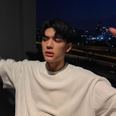 เป็นคนย้อนแย้งที่ไม่ย้อนแย้ง Profile