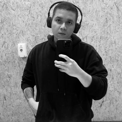 TextoPoetico's profile picture. 160 caracteres para decir que soy todo aquello que ves. Provengo del más aquí, queda cerca del más allá. Solo sé que nací una sola vez y sé que moriré dos veces