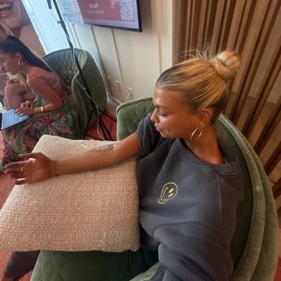 AirdropC26151's profile picture. B