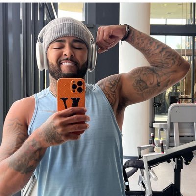 AlexanderA2830's profile picture. The loyalty of a poor man is strap if you fall there the world will will laugh at you still calling you fool for not being in their community watching around