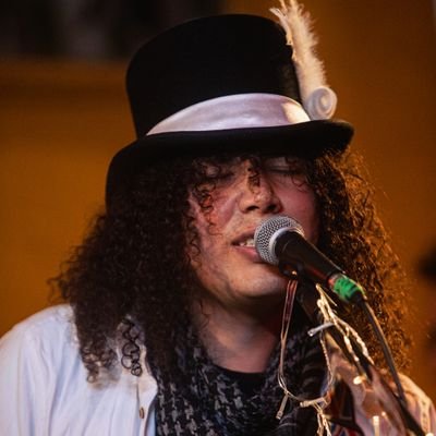 alexbl_musica's profile picture. Artista colombiano 🇨🇴
Guitarrista 🎸Cantante 🎙️ Compositor 🎩✨