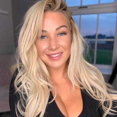 AmberJade3b's profile picture. 