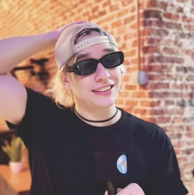MLIR_1993's profile picture. Estudiante de medicina | dosmilero amante de los 90s | average Radiohead fan y enamorado de Cuti Sardelli | Blurtwt | Esp/Eng | ig:_parklife_1994 (18, he/she)