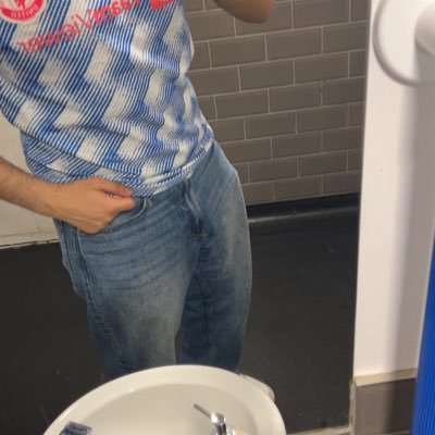 whirrenjoyerr's profile picture. 