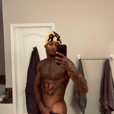viraltrapp's profile picture. ⠀⠀⠀⠀⠀⠀⠀⠀⠀⠀i need your lips on mine .