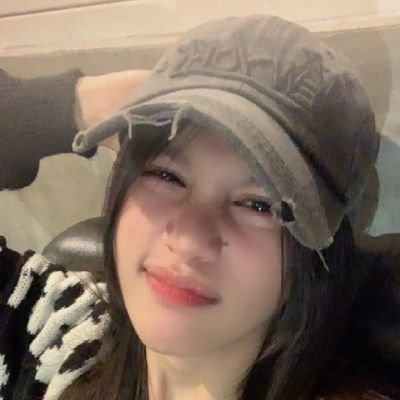 mellyudita's profile picture. tak ada konsep manusia sempurna