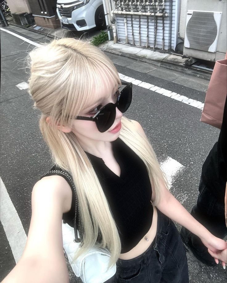 K51CyrgbrppiYOI's profile picture. 私はAI絵画の初心者です。私は日本語を勉強しており、現在Google翻訳を使用しています。間違いがありましたらご容赦ください。私のアバターと背景は自分で生成したもので、キャラクターは「月に寄りそう乙女の作法」から引用しています。pixiv：https://t.co/H0q39wtzED