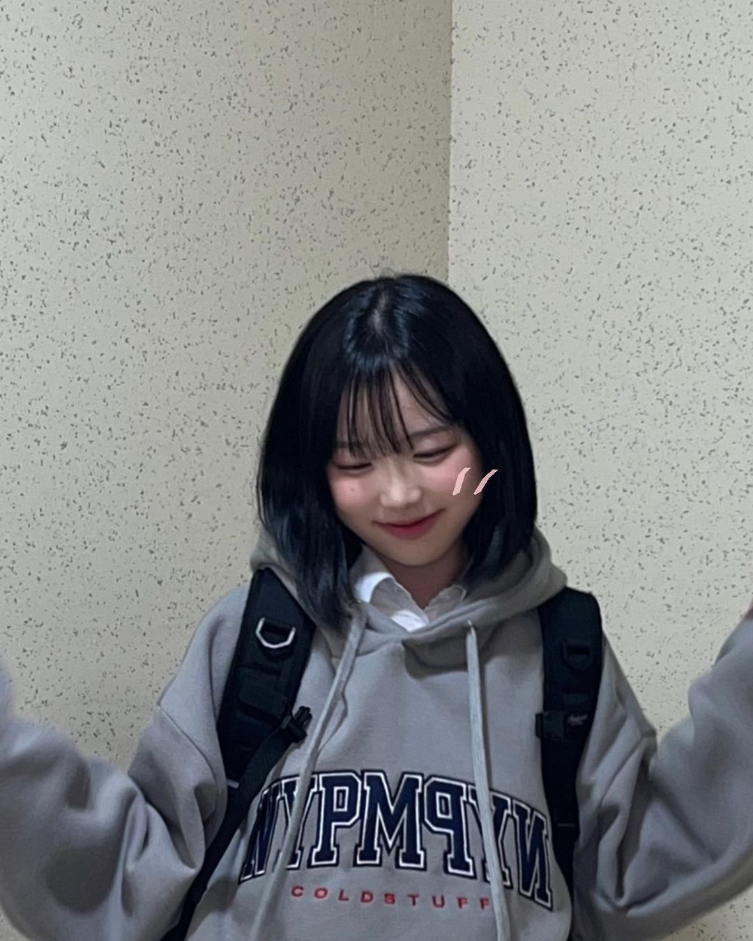 Kisa26Milagros's profile picture. 我是一匹孤独的野狼 穿梭都市的魅影 谁毁了我对爱情的憧憬 我就ko了谁 我的人生格言就是 一个人哭 真爱无敌